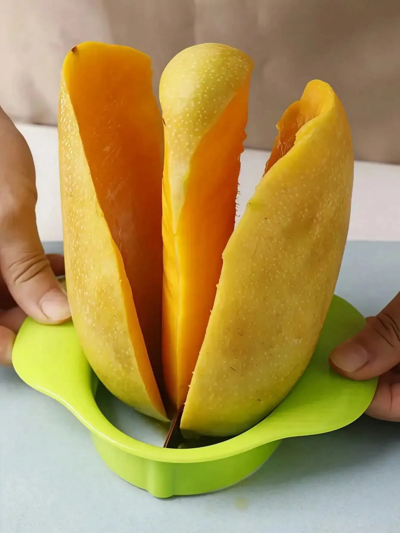 1 piraso Mango Peeler Mango Slicer Peeler at Pagbabalat Tool Mango Divider Fruit Slices Peeler Ergonomic Mango — image 3