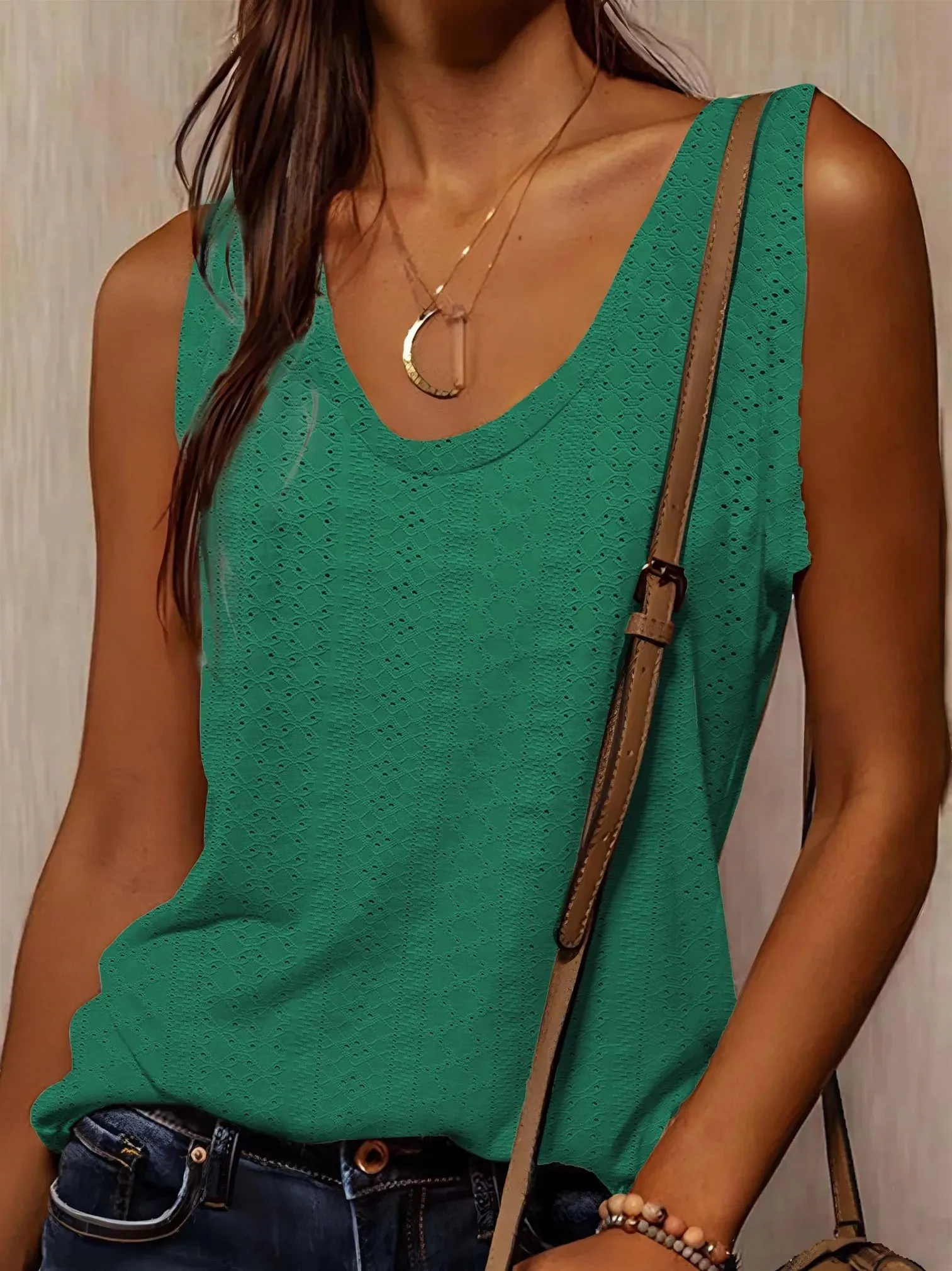 Damen-Tanktop für Frühling und Sommer, weiß, V-Ausschnitt, ärmellos, perforierte Textur, entspannt, frisch, elegant, täglich, lässig