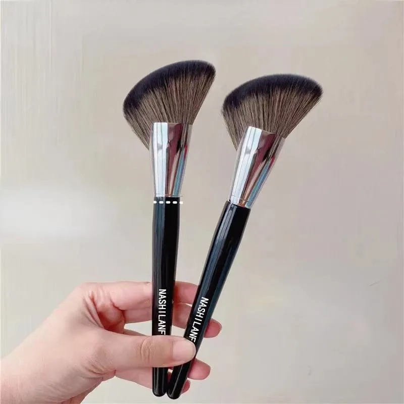 Pennello per scolpire nero Pennelli per trucco professionale Grandi cosmetici per il viso Cont Bronzer Pennello per fard in polvere obliquo Strumenti per il trucco del viso — image 1