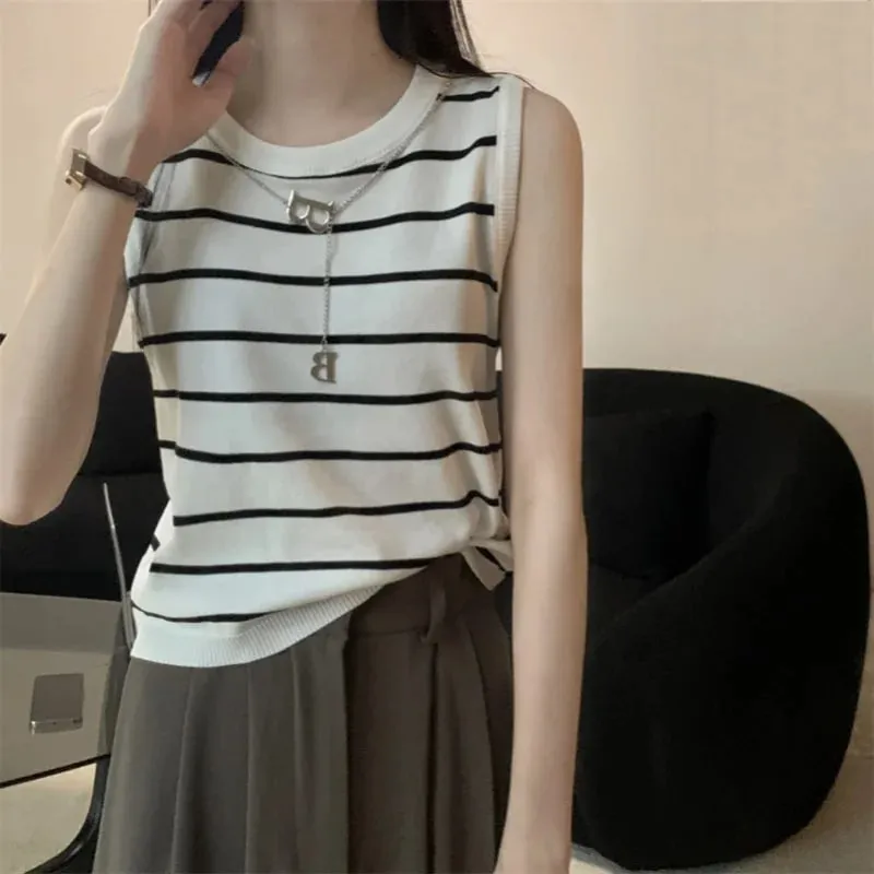Colorfaith Nieuwe 2024 Basic Dieptepunt Gestreepte Ketting Elasticiteit Vesten Vrouwen Tank & Camis Herfst Winter Wild Crop Korte Tops V3420DG — image 4