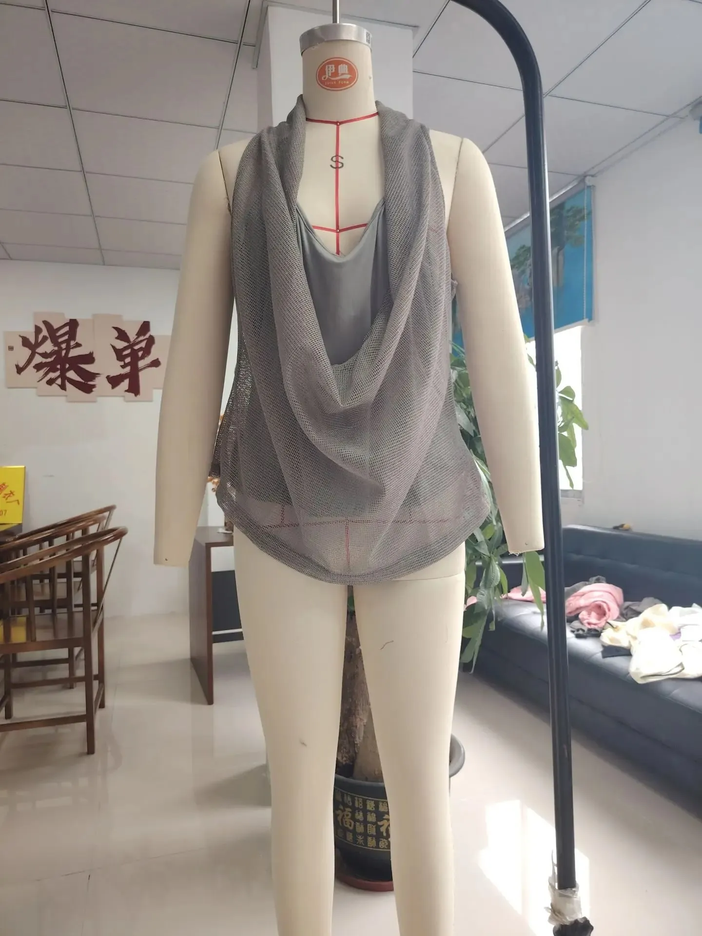 Top in maglia stile Boho Top senza maniche da donna See Through Hollow Out Orlo irregolare Protezione solare Capispalla Gilet da vacanza casual — image 6