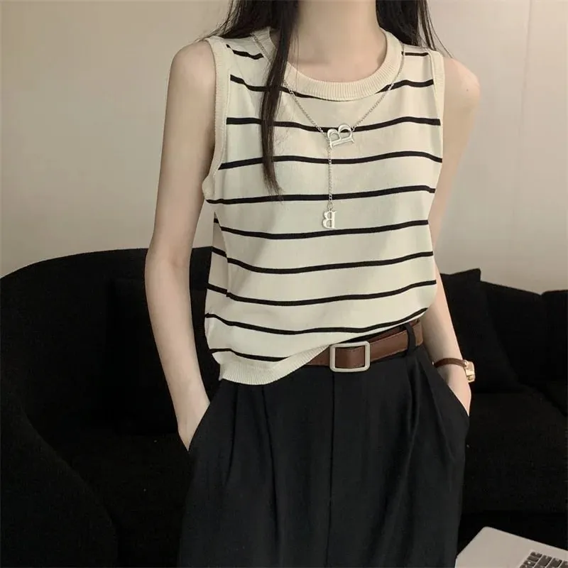 Colorfaith Nieuwe 2024 Basic Dieptepunt Gestreepte Ketting Elasticiteit Vesten Vrouwen Tank & Camis Herfst Winter Wild Crop Korte Tops V3420DG — image 1