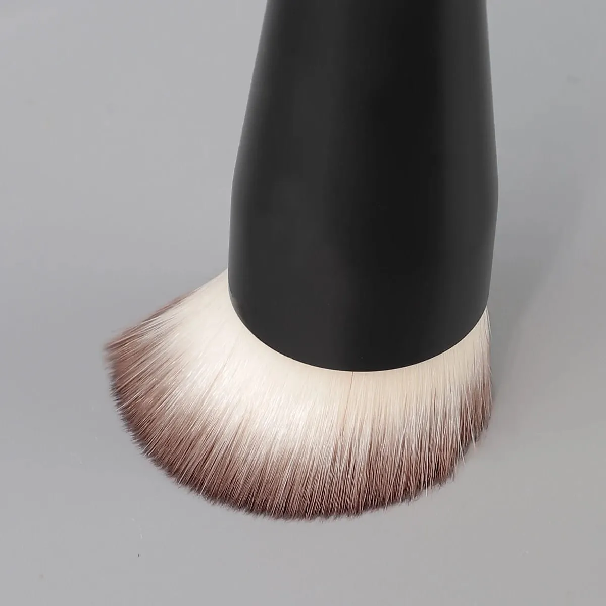 Make-up kwasten Foundation Concealer Schuine naadloze hoes Synthetische donkere cirkel Vloeibare crème Cosmetica Contourborstel Beauty Tool — image 4