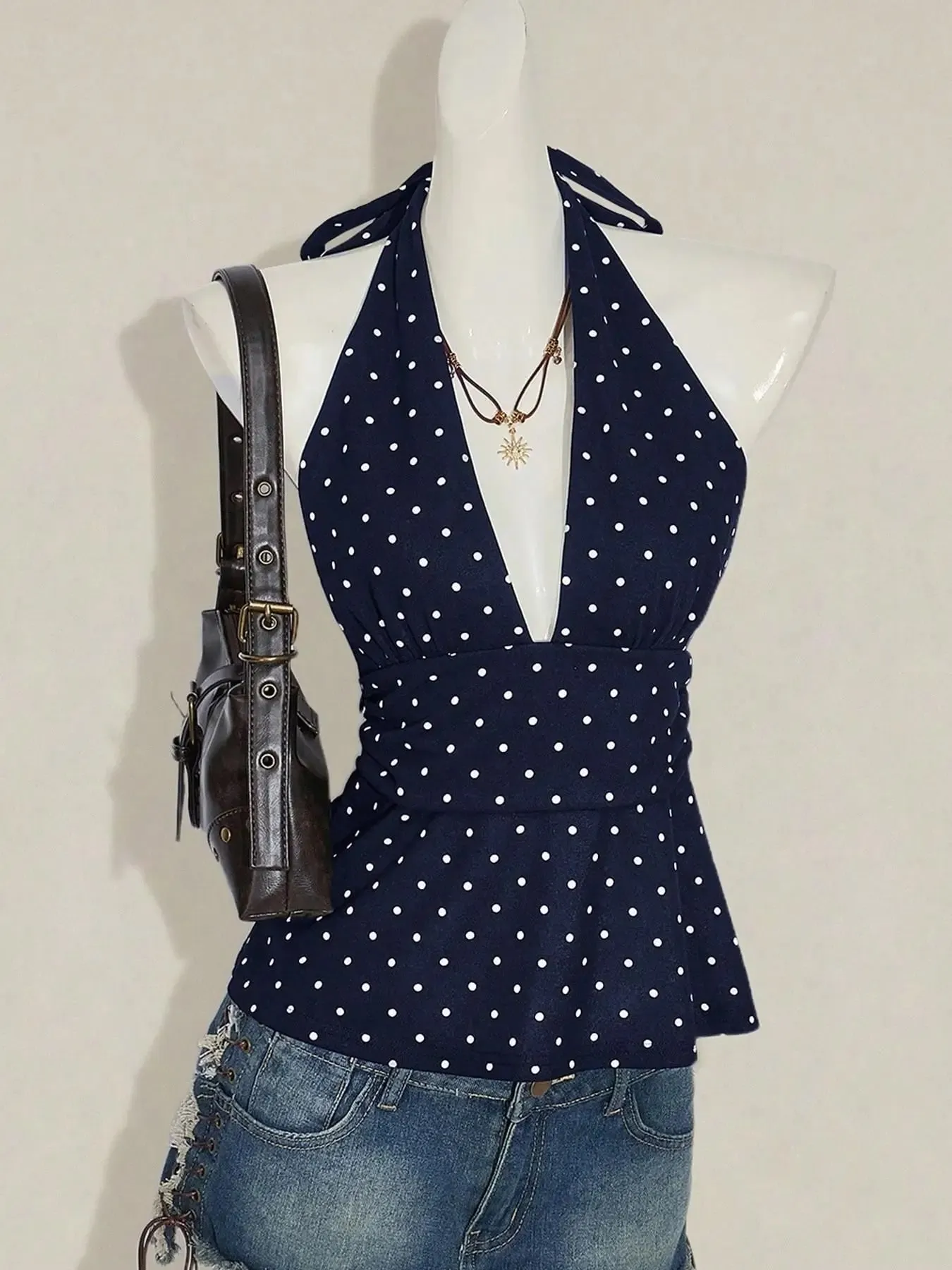 Top da donna con cinturino senza schienale a pois con design pieghettato in vita. Camicia da donna con cinturino sul collo regolabile e cinturino senza schienale — image 7