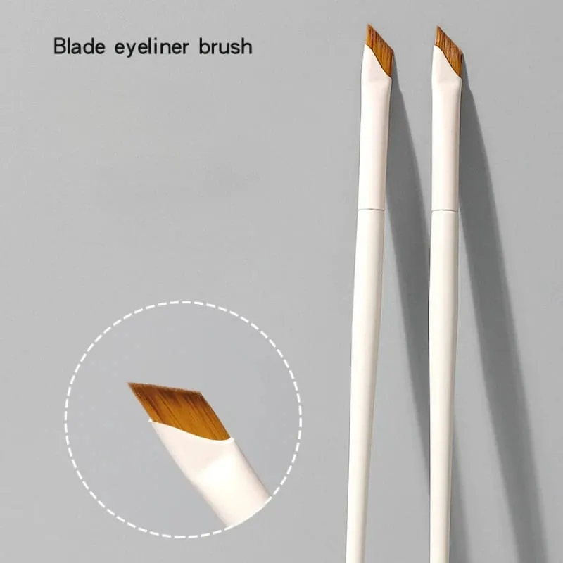 Upgrade Blade Eyeliner Brush Pennello per sopracciglia piatto ad angolo sottile ultra sottile sotto gli occhi Pennelli per trucco Pennello per dettagli precisi bianco — image 2