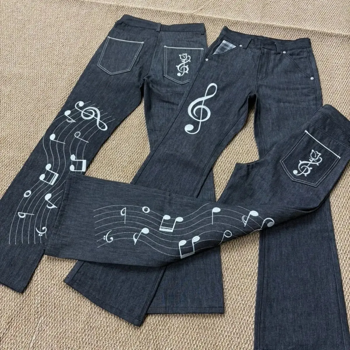 Note Rose Sulam Seluar Jeans Warna Asal Uniseks Versi 1021M Berkobar Sedikit HighStreet Pakai Seluar Jeans Lurus Bersusun Seluar Lelaki — image 8
