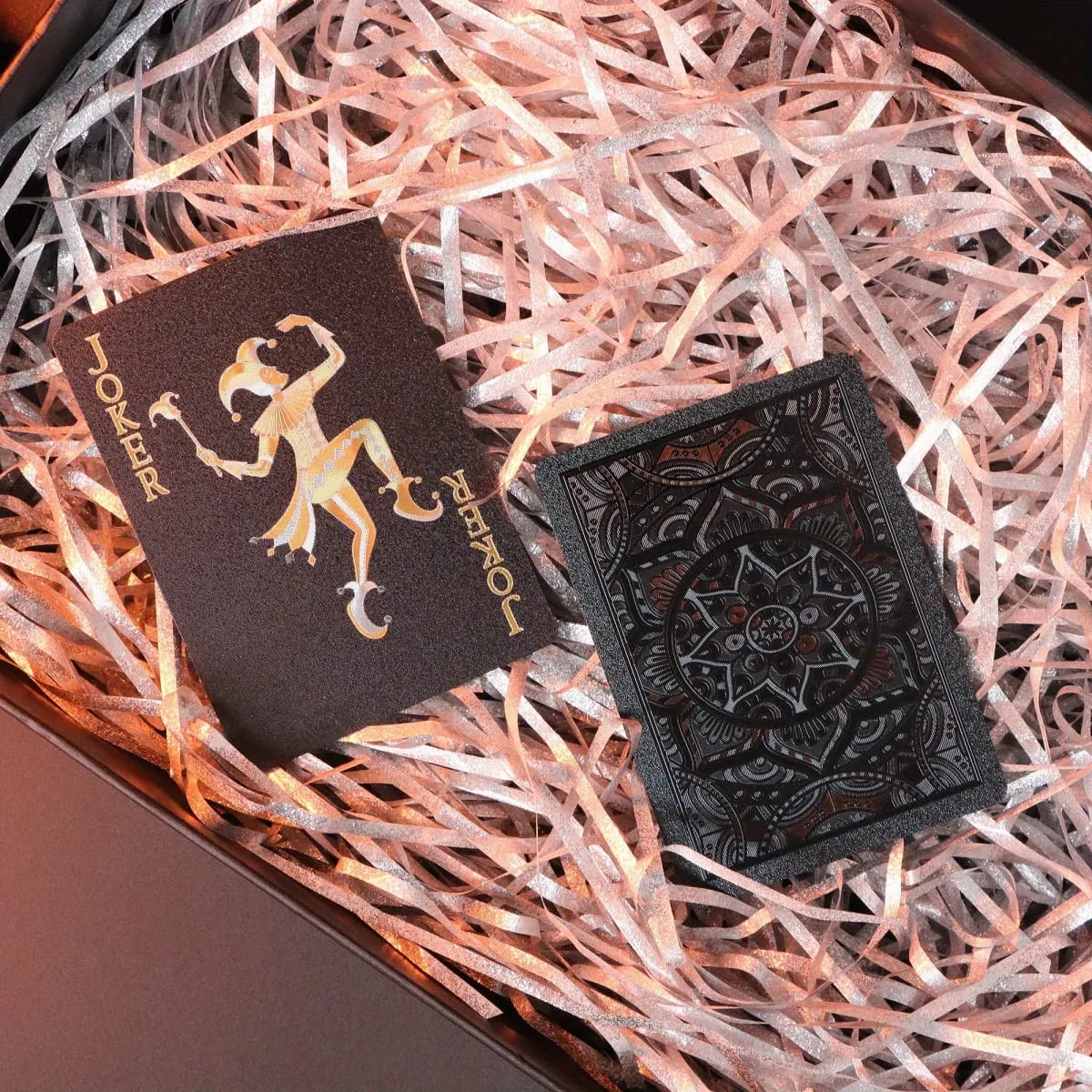Black Gold Spielkartenspiel; Wasserdichter Pokeranzug aus Kunststoff; Magic Package Brettspiel-Geschenkkollektion — image 6