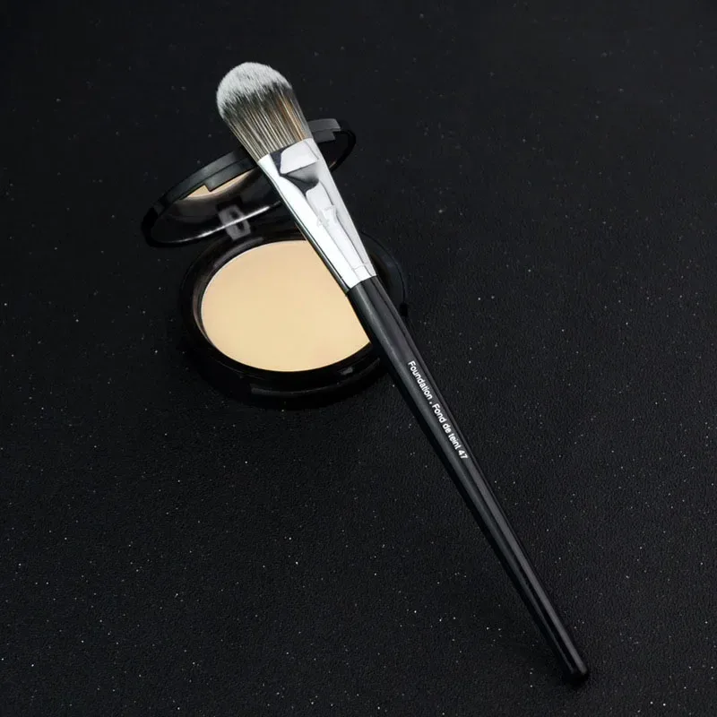 #52 Kuas Concealer Foundation #47 Kuas Rias Sapu Miring Alas Bedak Cair Wajah Alat Rias Eye Shadow Brochas Maquillaje — image 2