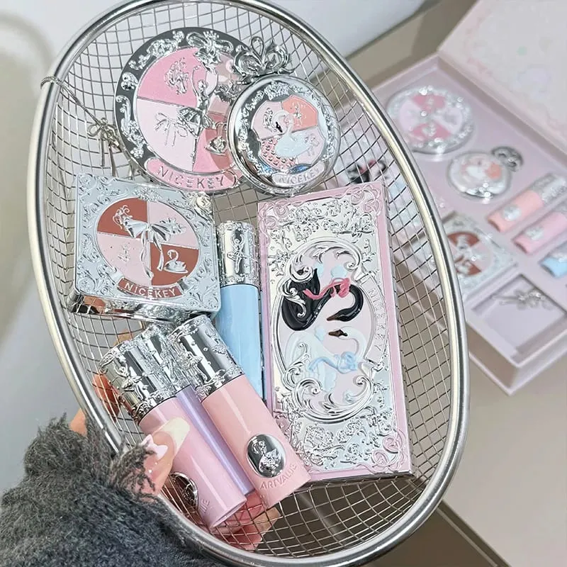 Set Rias Serbaguna Termasuk 4 Lumpur Bibir 1 Perona Pipi 1 Bedak Padat 1 Palet Mata 1 Palet Kontur dengan Hadiah Kalung — image 3