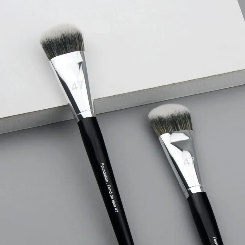 #52 Kuas Concealer Foundation #47 Kuas Rias Sapu Miring Alas Bedak Cair Wajah Alat Rias Eye Shadow Brochas Maquillaje — image 4