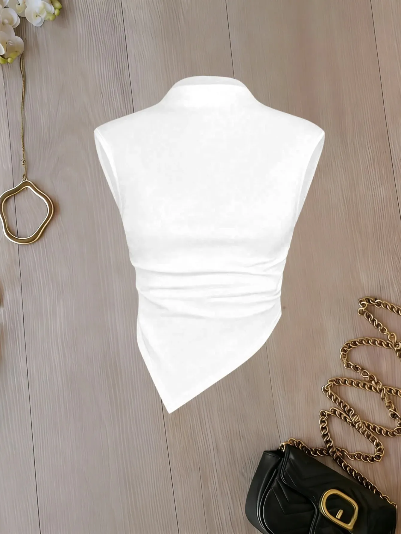 Top corto da donna con collo a lupetto senza maniche, arricciato, orlo asimmetrico, confezione da 2 canottiere in tinta unita — image 4