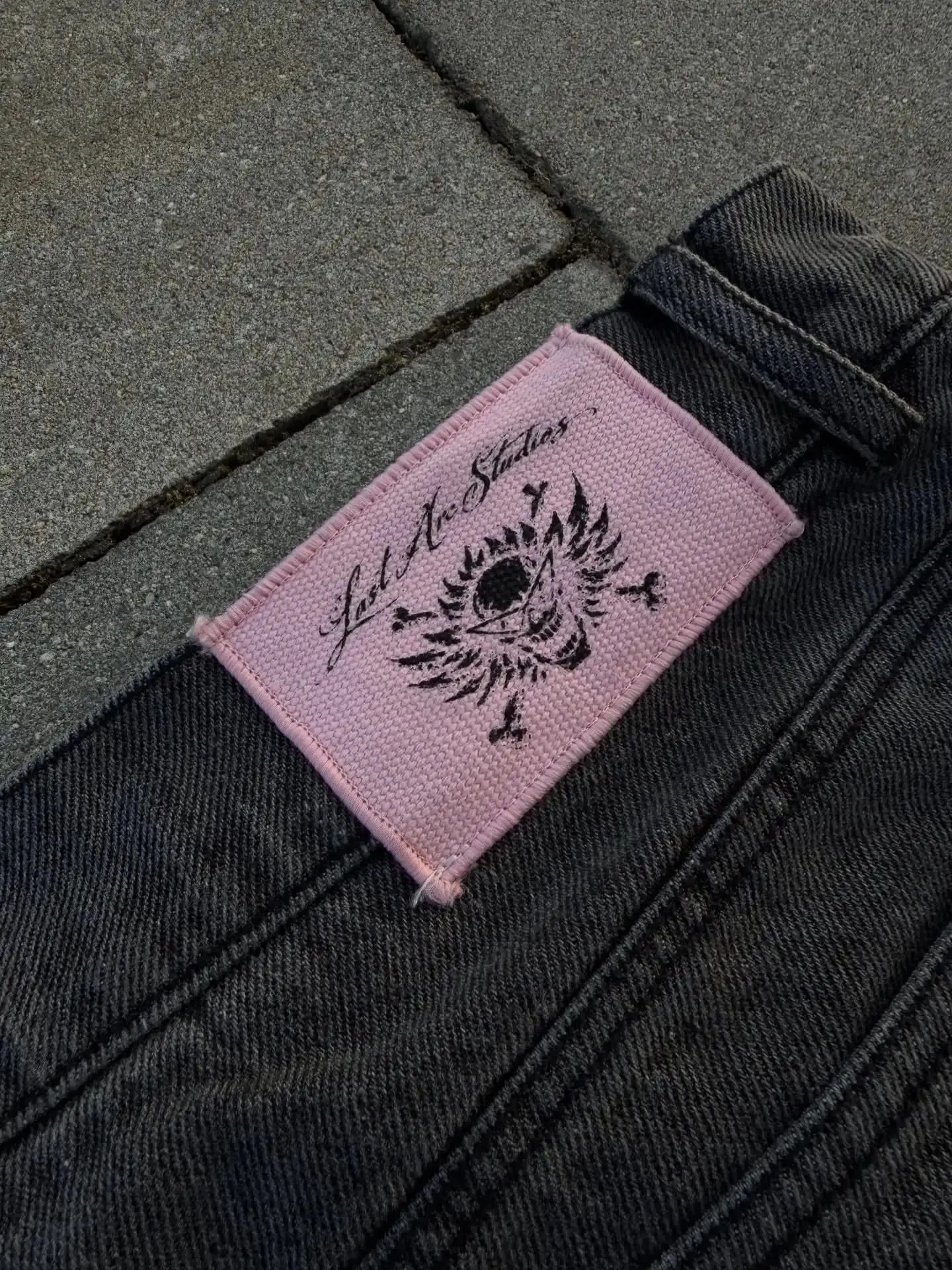 2026 japanischen stil high street patchwork bestickte jeans männer goth Harajuku mode breite bein jeans y2k retro casual hosen — image 5