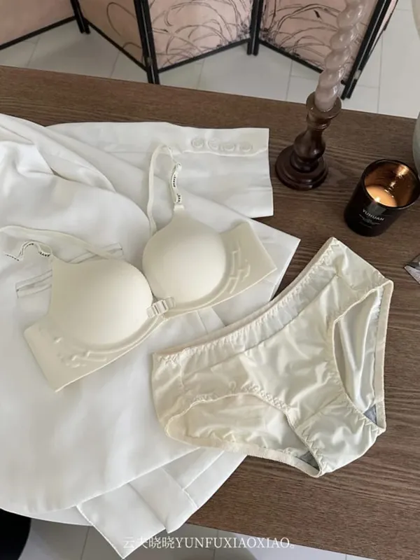Set di lingerie senza schienale con chiusura frontale con set di reggiseno confortevole e senza fili, anti-cedimento, edificante, con busto piccolo.