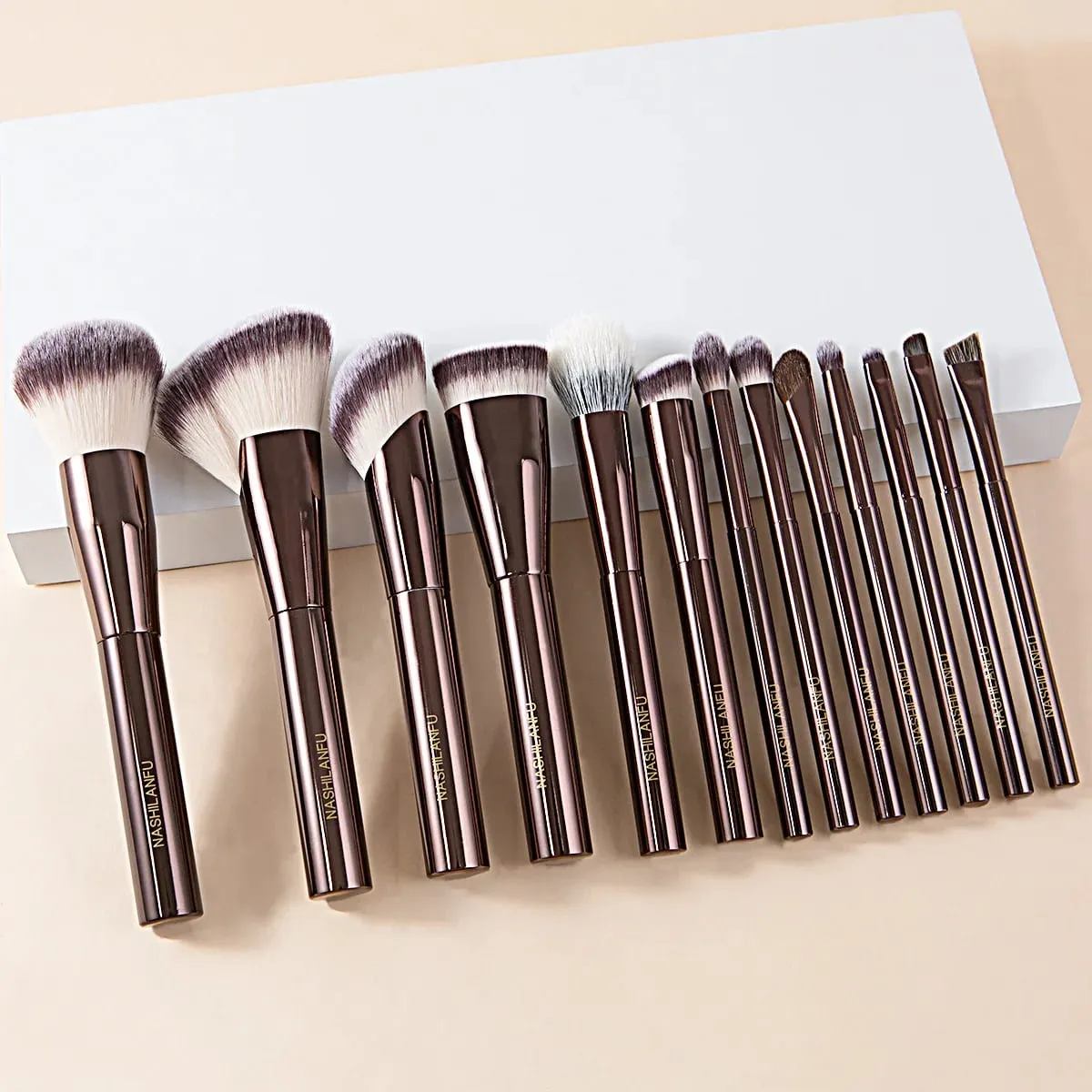 Serie de brochas de maquillaje, base en polvo, corrector, colorete, contorno, sombra de ojos, delineador de ojos, punteado, resaltador, cepillo para esculpir — image 2