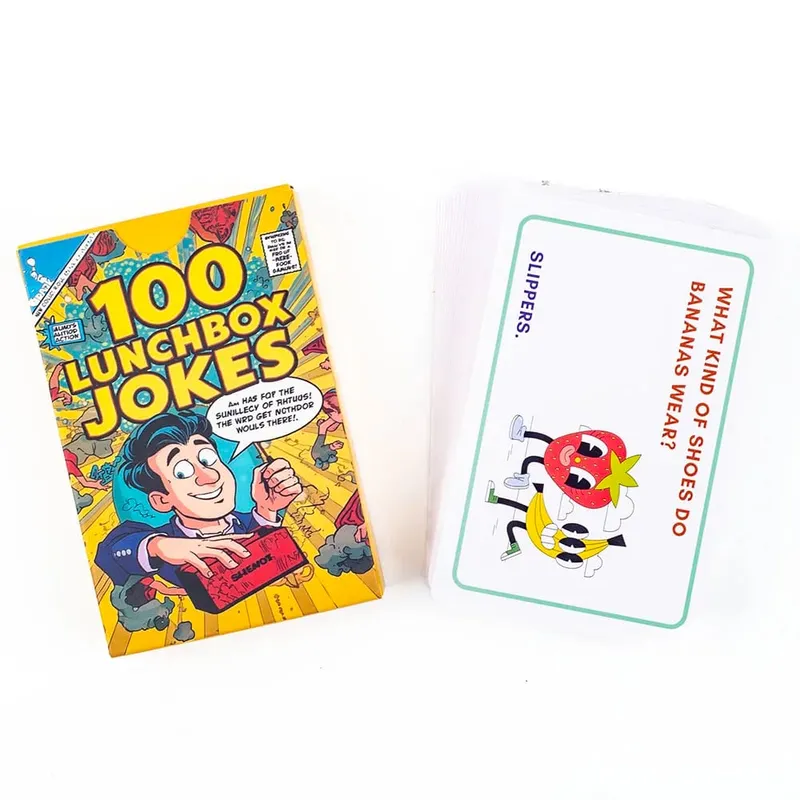 어린이 농담 카드 100pcs - 가족 자동차 타기 도로 여행 보드 게임을 위한 말장난 수수께끼 대화 스타터가 포함된 재미있는 도시락 노트