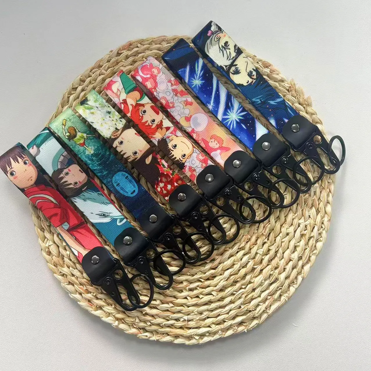 Portachiavi con becco d'aquila Figure anime Cordini corti utilizzati nel porta badge con corda telefonica Cordino portatile con pendente USB — image 1