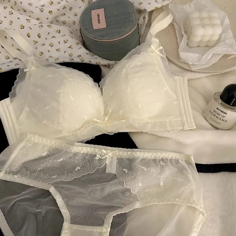 Set reggiseno sottile senza cuciture a forma di cuore in pizzo con piccolo petto raccolto sulla parte superiore e supporto anticedimento senza set reggiseno con anello in acciaio — image 2