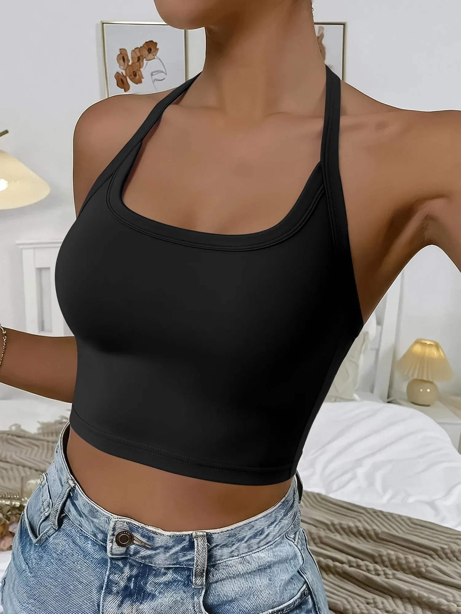Silhouette Sculpt Halter Neck Crop Cami ด้านหลัง Cutaway U สลิงด้านหน้าสำหรับกิจกรรมคอนเสิร์ตและการถ่ายภาพ Urban Street ในเวลากลางคืน — image 7