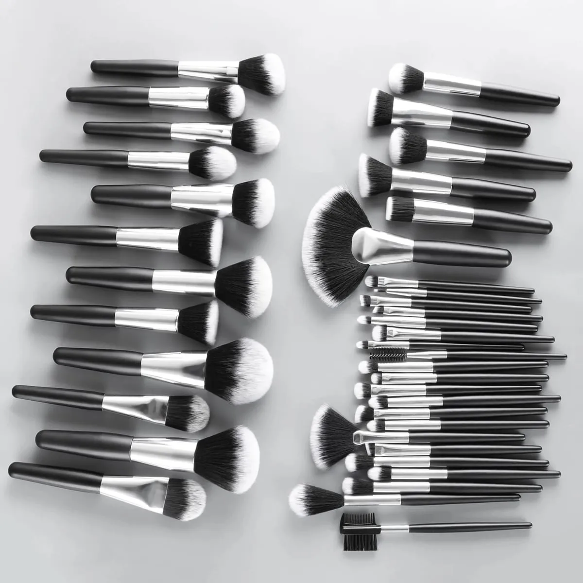 Professionelles 40-teiliges Make-up-Pinsel-Set mit kurzem Griff und Tasche, komplettes Highlight-Concealer-Brauen-Werkzeug für die tägliche Ausbesserung und auf Reisen — image 2