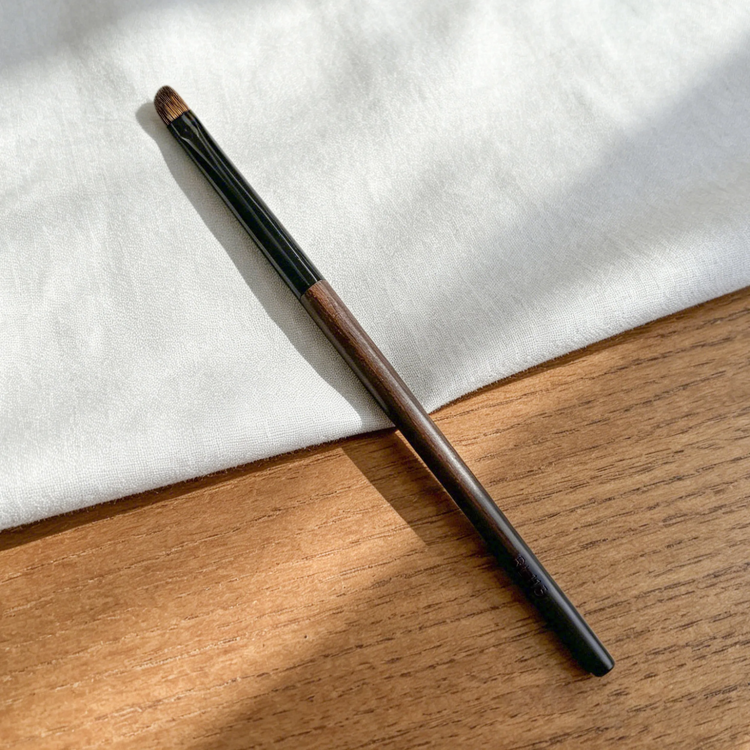 Rl113 pincel de maquiagem artesanal profissional, pincel de delineador de ângulo plano, macio, weasel lynx, cabelo, ébano, cabo de madeira, pincéis de maquiagem — image 2