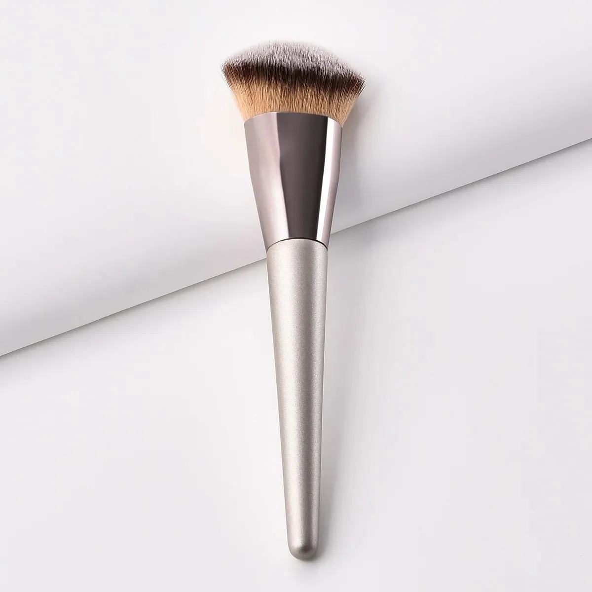 1 Buah Kuas Foundation Profesional untuk Wanita Kosmetik Foundation Powder Blush Kabuki Blending Make Up Brush Alat Kecantikan — image 6