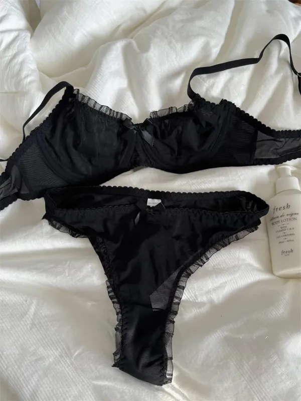 Lingerie en maille de dentelle noire, sous-vêtements, soutien-gorge fin, soutien-gorge rassemblé, gros seins, spectacle, petit ensemble de soutien-gorge