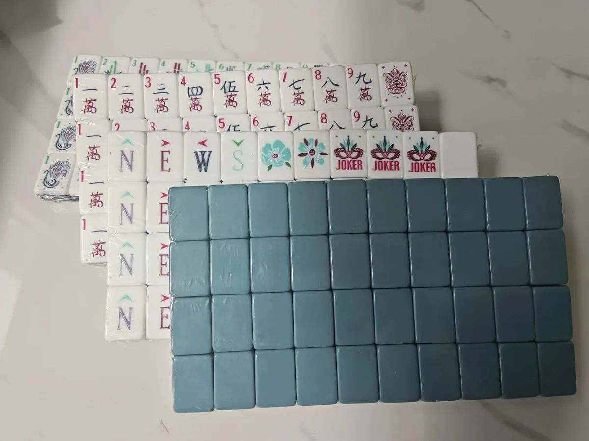Set Mahjong americano personalizzabile 160 piastrelle Mah Jongg acrilico a 4 strati Regali a sorpresa Mahjong Giochi portatili per feste in famiglia — image 12