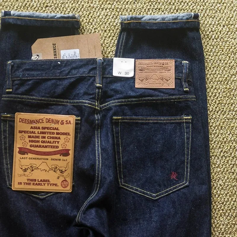 Jean en denim vintage japonais avec ponçage, coutures rouges et couleur originale pour l'automne avec broderie