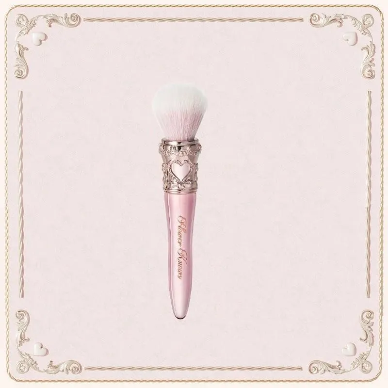 Flower Knows 9th Anniversary Set da 4 pezzi per trucco Specchio cosmetico da tavolo Spazzola paddle Cuscino d'aria Pettine Portaspazzole Pennello per fard — image 6