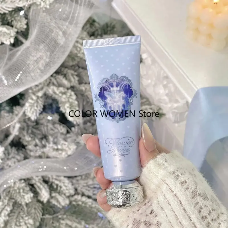 Flower Knows 2025 เซตกระเป๋ารูปหัวใจพร้อมกระจกพกพาในธีมคริสต์มาสและครีมทามือกลิ่นหอม — image 4