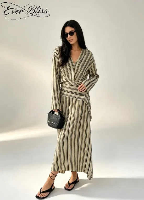 Langärmliges Wickel-Maxikleid mit Leinen-Feeling, vertikalen Streifen, V-Ausschnitt, asymmetrischer Saum, Urlaubskleid, geeignet für den täglichen Gebrauch auf dem Weg zur Arbeit — image 1