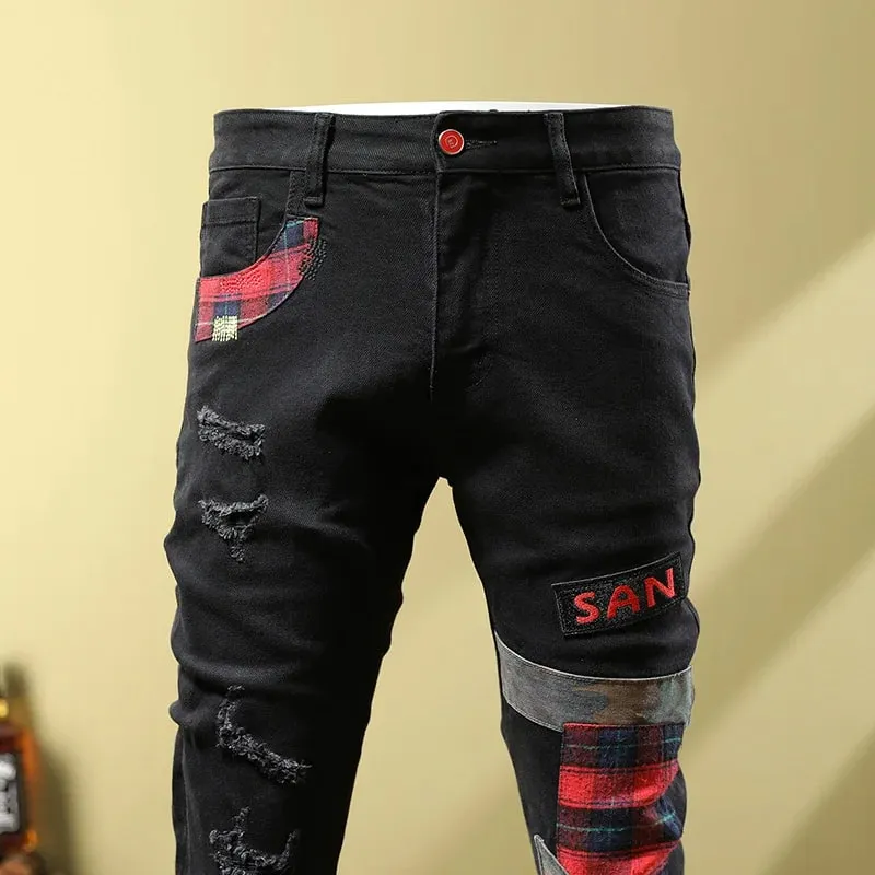 Jeans strappati da uomo con design patchwork Pantaloni lunghi neri skinny fit primaverili alla moda da strada stile motociclista — image 3