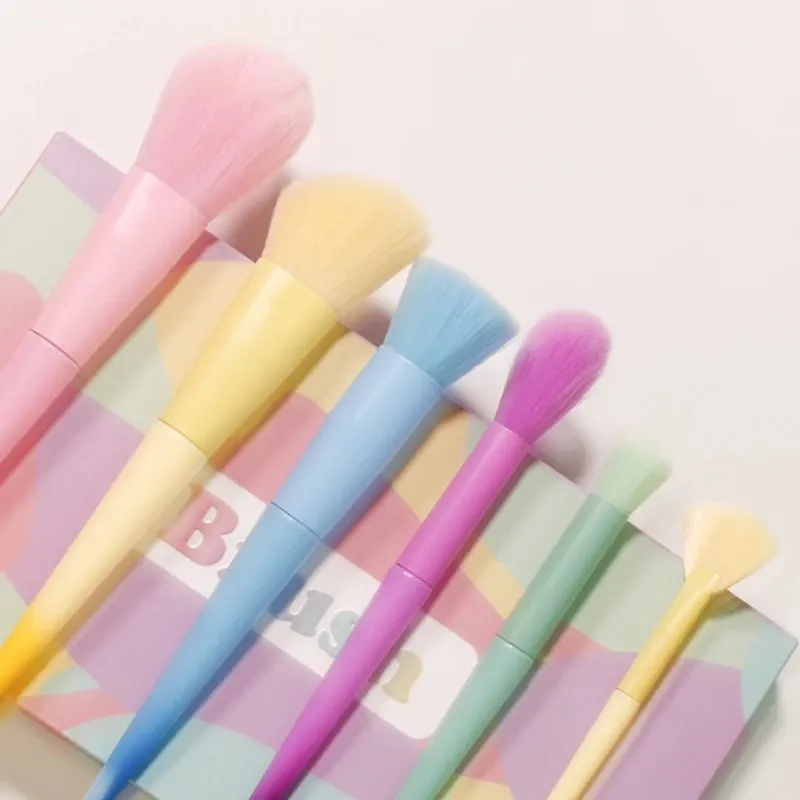 17 Buah Set Kuas Rias Foundation Pencampur Bedak Wajah Concealer Perona Mata Kit Kuas Rias Pelangi — image 4