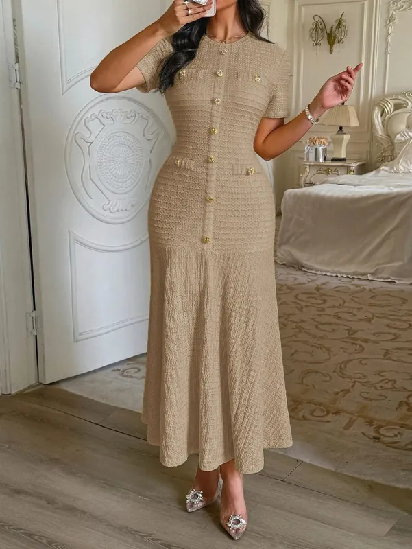 Einfarbiges Midikleid für Damen, kurzärmelig, mit goldenen Knöpfen verziert, tailliertes Kleid mit ausgestelltem Saum, elegantes Retro-Outfit für Verabredungen und Partys — image 5