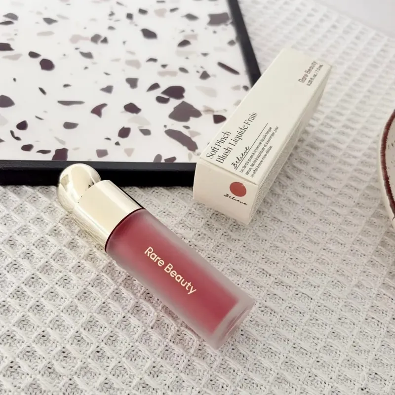 Rare Beauty Soft Pinch Liquid Blush เนียน บางเบา ระบายอากาศได้ดี ติดทนนาน แต่งหน้าอวบอิ่ม Hope Love Virtue Happy Wonder Worth — image 13