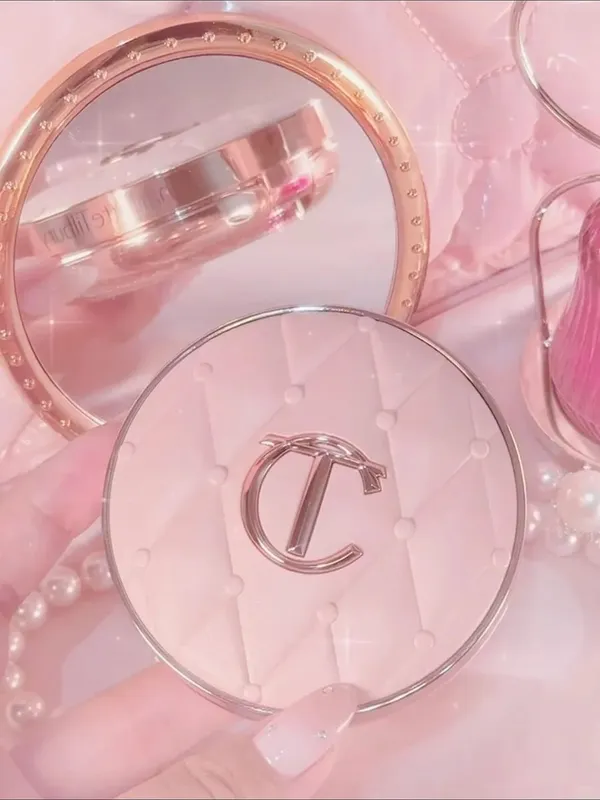 Charlotte Tilbury – poudre scintillante à coussin d'air, légère, hydratante, contrôle le sébum, ajustement longue durée, crée un maquillage sans pores — image 4