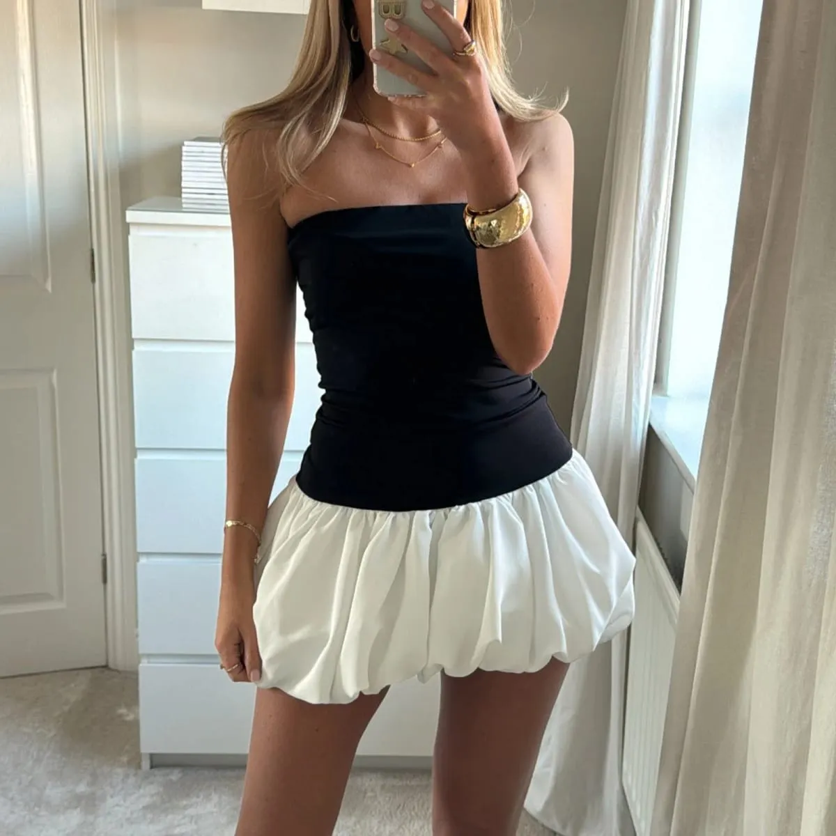 Sexy minišaty bez ramínek NOVÉ Letní jednobarevné nafouknuté bublinkové krátké šaty společenské šaty bez ramen pro koktejlové streetwear — image 3