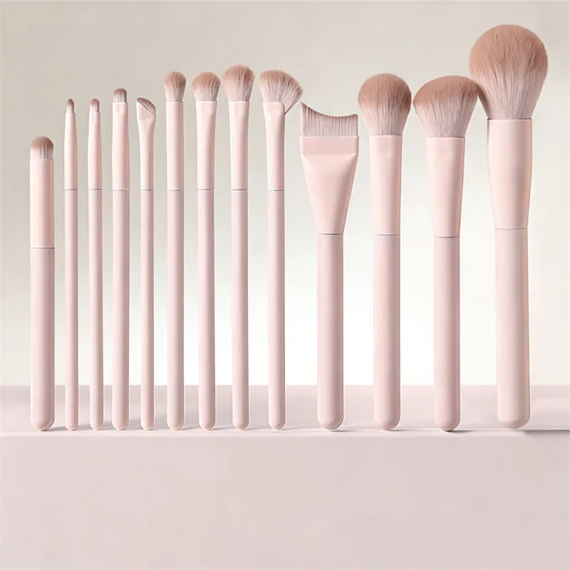 13-teiliges Make-up-Pinsel-Set in Zartrosa mit Reisetasche – hochwertige synthetische Gesichts- und Augenpinsel für Foundation, Puder, Lidschatten