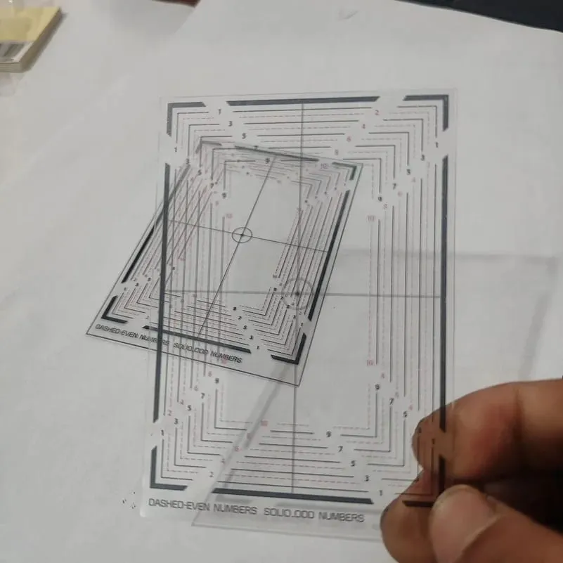Strumento di classificazione per la centratura delle carte per le carte collezionabili del GCC Pokémon — image 1