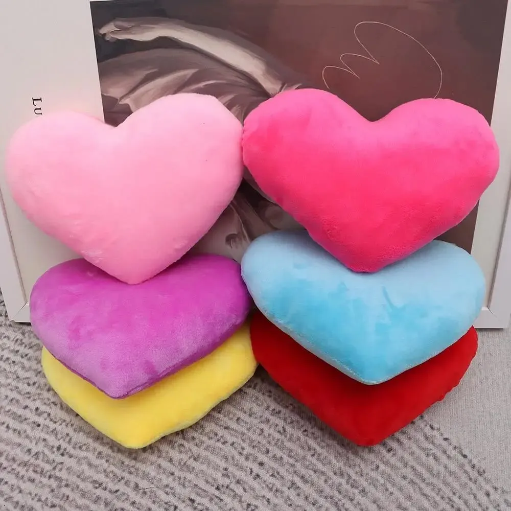 Colore rosso per il compleanno di San Valentino Cuore morbido a forma di cuore — image 3