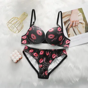 Conjunto de lingerie sexy com padrão labial feminino com aros de aço reunidos push ups alças respiráveis ​​conjunto de sutiã ajustável A2147
