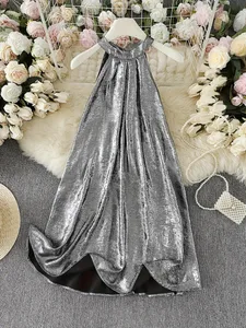Elegante Kleider für Damen, silberfarbenes Metallic-Maxikleid mit Neckholder, ärmellos, elegant drapiert, für Abendpartys und besondere Anlässe