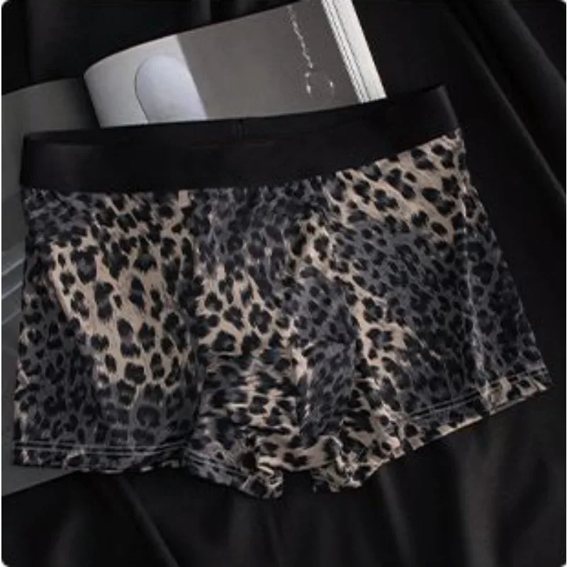 Herr Ice Silk Underkläder Shorts Convex Pouch Flat Boxers Leopard Quick Dry Herrkalsonger Sömlösa badbyxor som andas